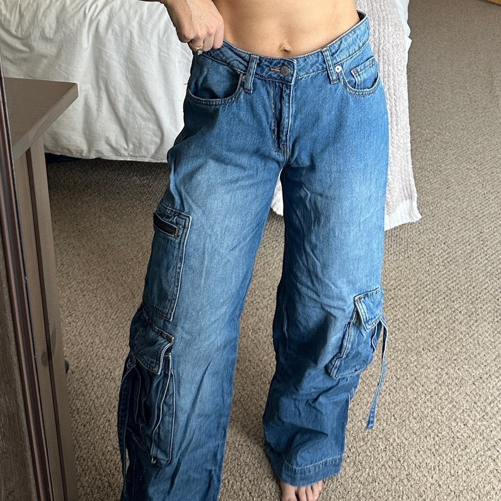 Relaxed Blue Women's Jeans with pocket details